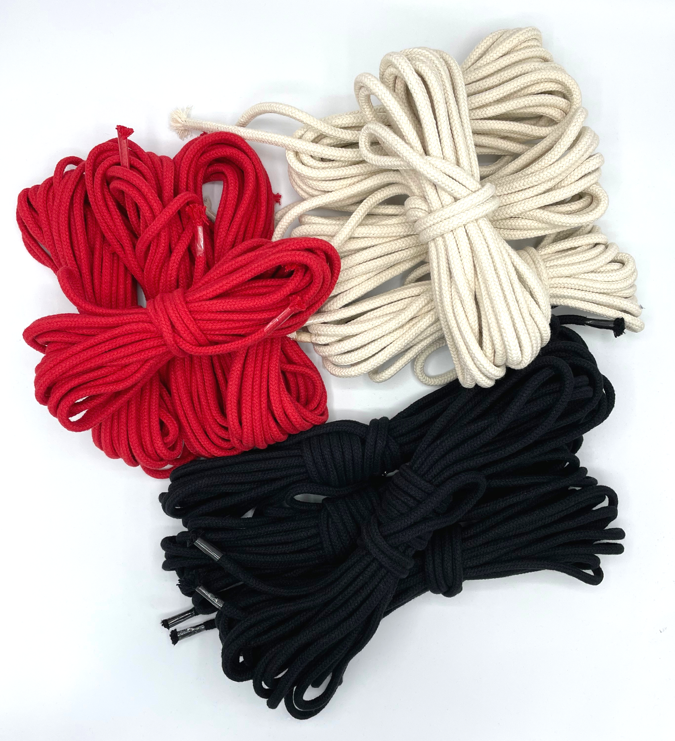 Bondage-Seilset aus Baumwolle in Schwarz, Rot und Natur, je 10 m Länge – 12 Seile für Shibari und Fesselspiele Made in Germany