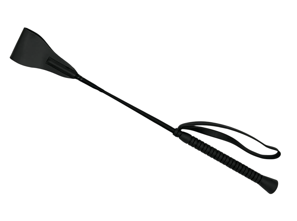 Schwarze Gerte mit stabiler Lederklatsche aus Rindsleder, ca. 46 cm lang, leichter Stiel und ergonomischer Griff für präzise und gezielte Schläge.