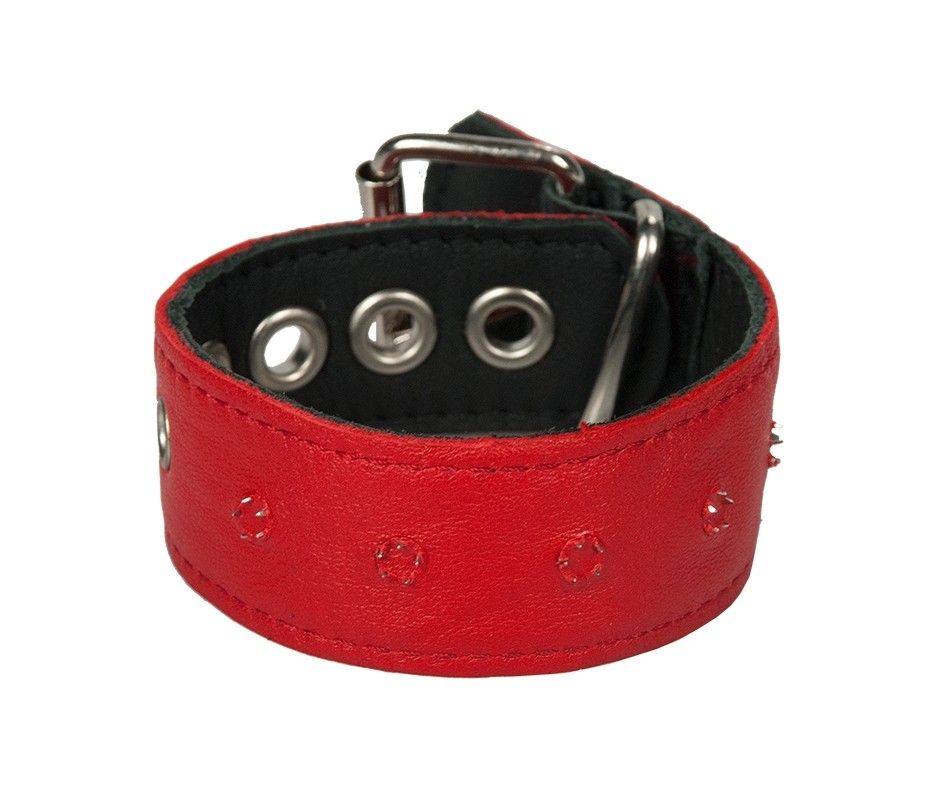 Verstellbares Leder Hodenband in Schwarz-Rot mit Metallring und Dornen für Fixierung und Lustschmerz