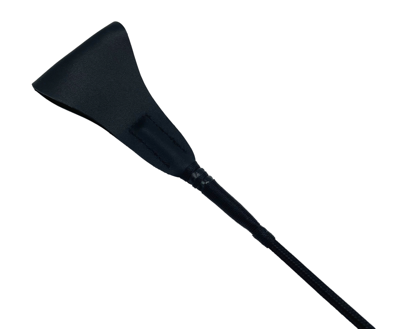 Nahaufnahme der schwarzen Echtleder-Klatsche einer Gerte, fest vernäht am flexiblen Schaft für präzise Schlagwirkung.
