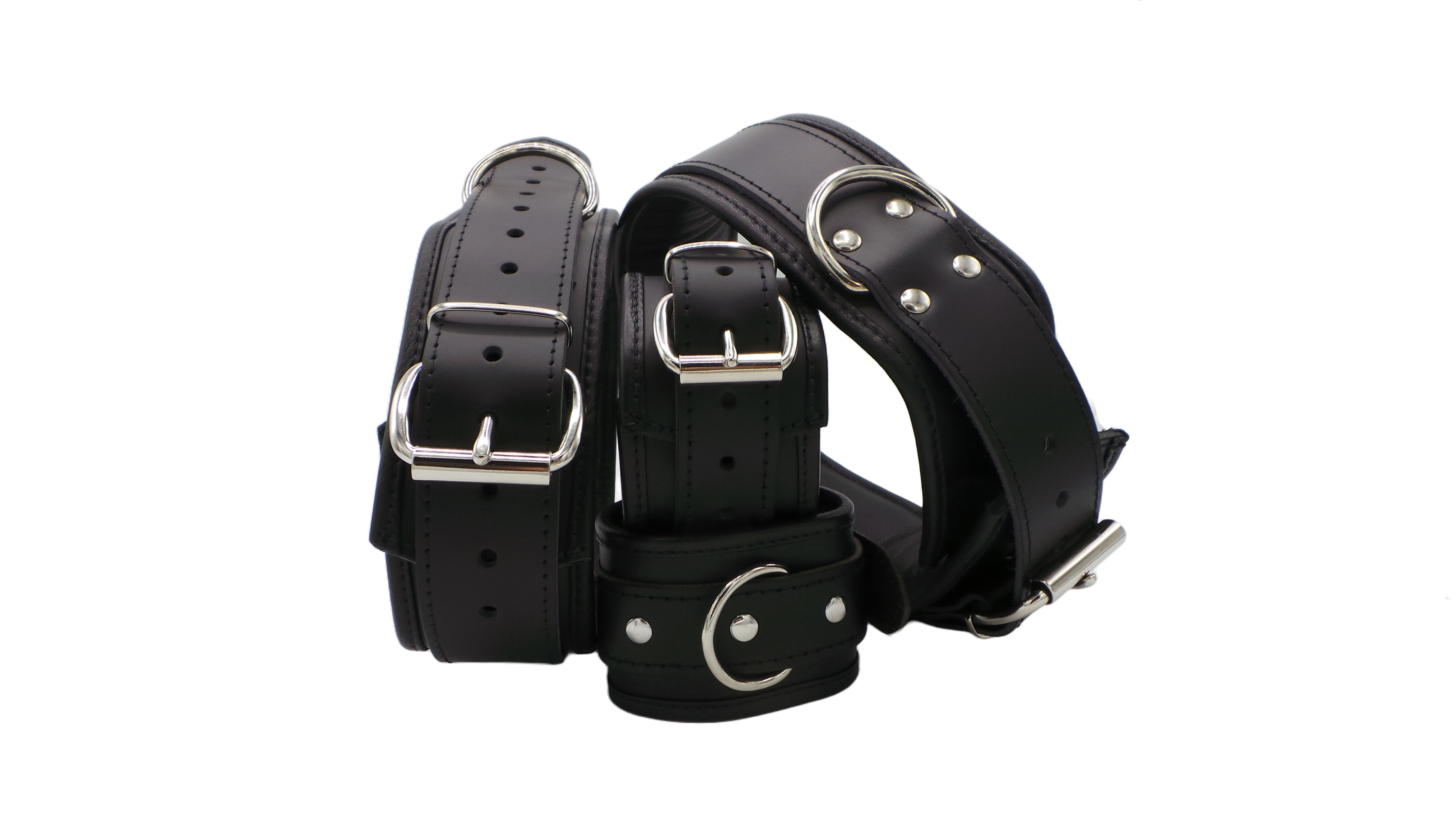 Set aus Oberschenkelfesseln und Handfesseln aus schwarzem Leder mit Polsterung und Metallringen – hochwertig für BDSM-Fesselspiele