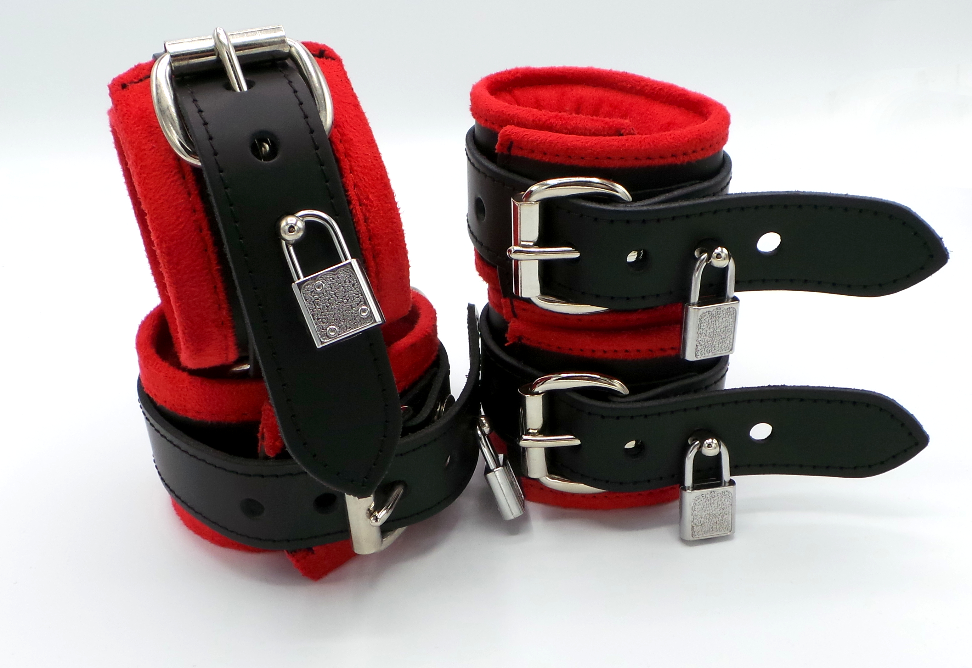 Set aus abschließbaren Hand- und Fußfesseln aus Leder mit Polsterung – inklusive 4 Schlössern, BDSM-Zubehör Made in Germany